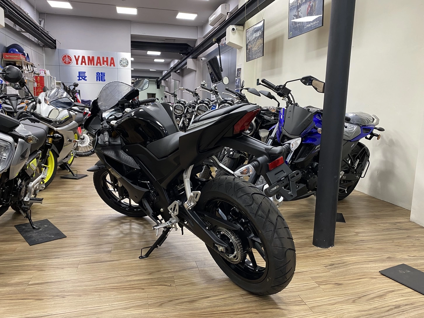 Victory R15V3 2021款 車輛照片