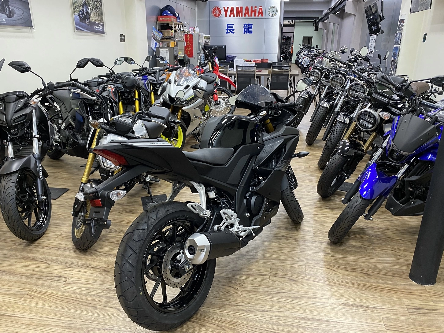 Victory R15V3 2021款 車輛照片