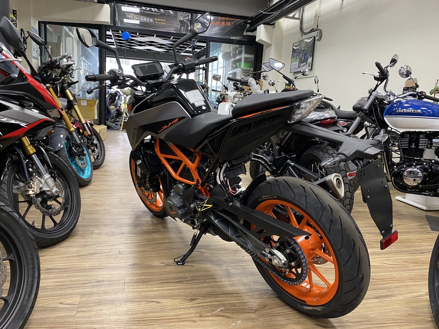 KTM DUKE 390 2022款 車輛照片
