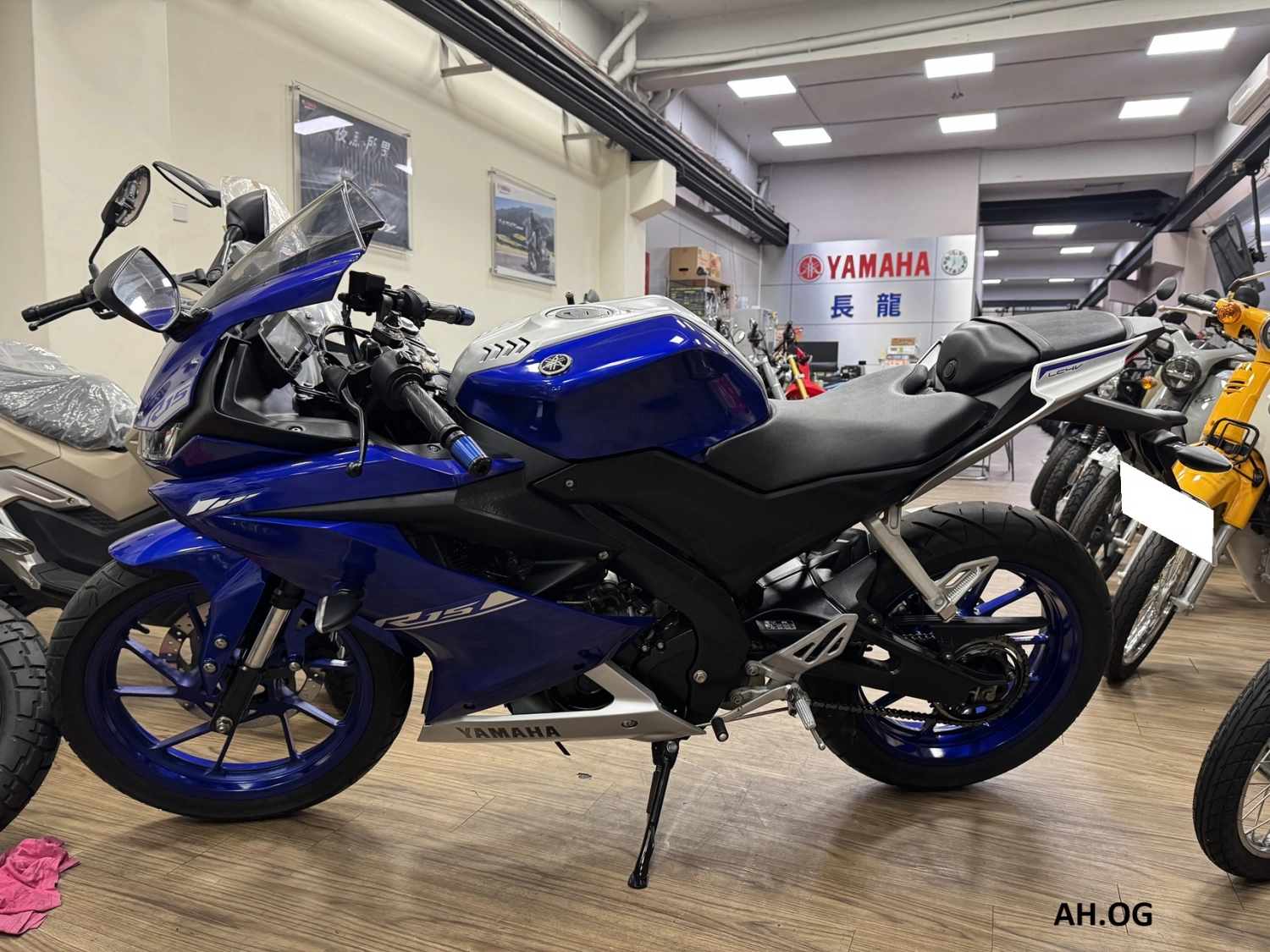 YAMAHA/山葉 R15V3 2018款 車輛照片